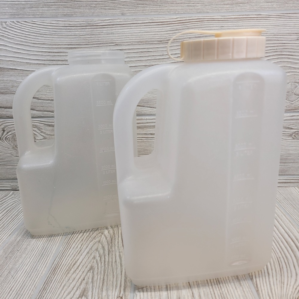 2 Rubbermaid Pitcher Jugs Unisex 4L Clear Good‎ Servin Saver 1 Gallon 1 Lid Vtg